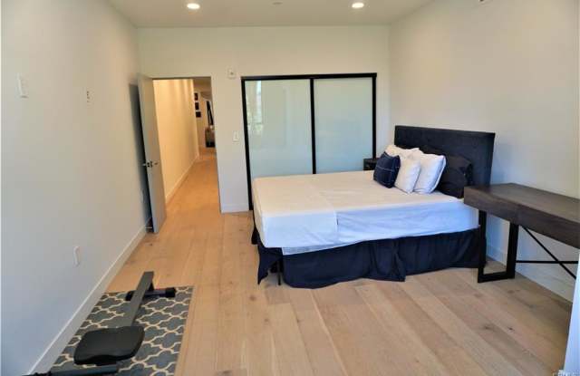 5110 Whitsett Avenue photos photos