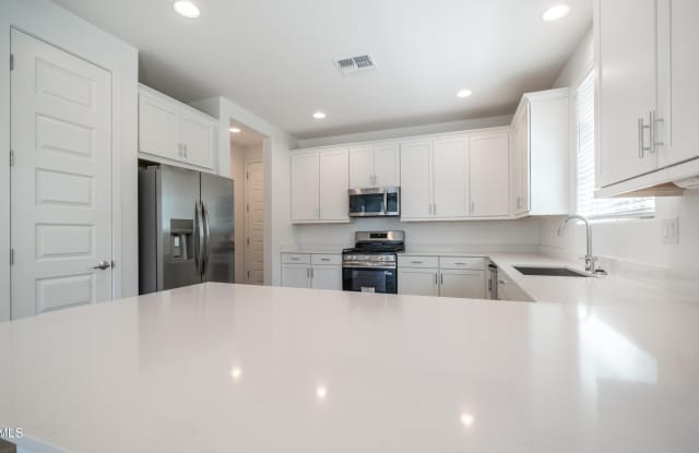 8326 E PRAIRIE Avenue Gallery 4