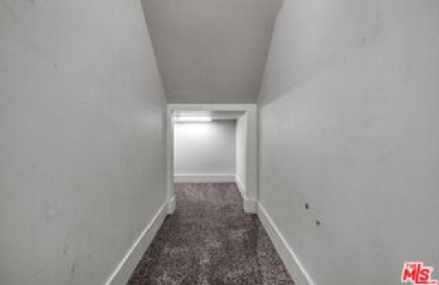 308 Gull Street Gallery 3