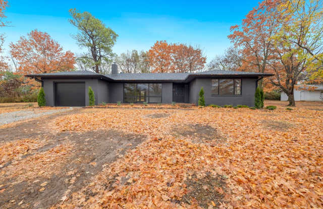 Updated Home with Spacious, Tree-Lined Yard for Rent! Gallery 1