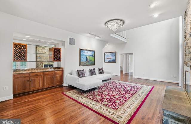 13010 BOSWELL Court Gallery 4