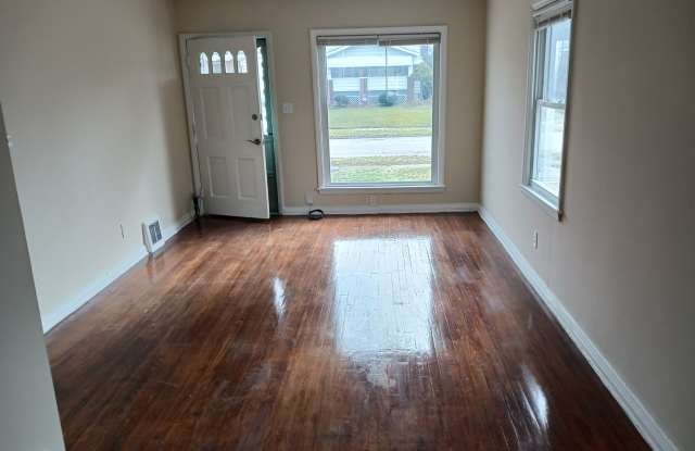 RARE VACANCY - CUYAHOGA FALLS.  A NICE 3 BEDROOM RANCH ON A QUIET ST. Gallery 3