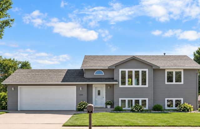 Beautifully Updated 3 Bedroom Home in Southwest Sioux Falls! Gallery 4