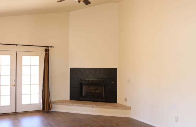 Beautiful four bedroom home in Canyon De Flores Gallery 4