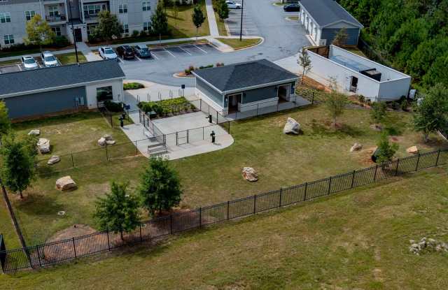 Cove at Covington Center - Apartments & Townhomes Gallery 2