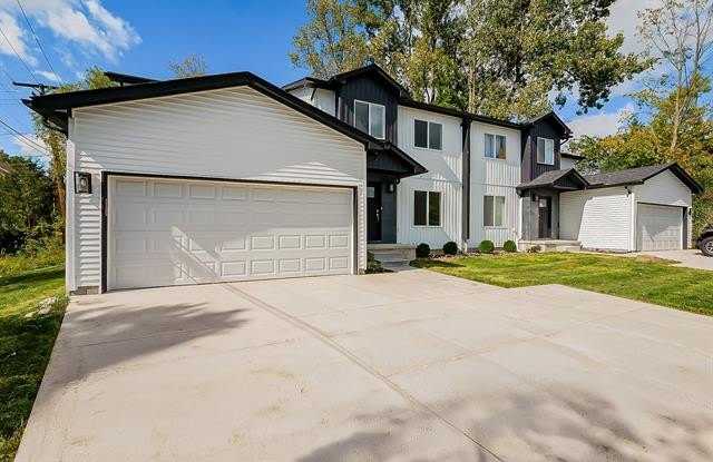 23317 Middlebelt Road Gallery 2