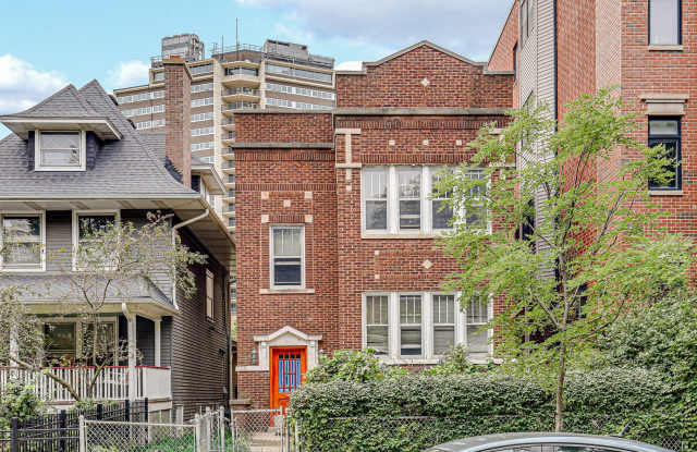 5814 N WINTHROP Avenue Gallery 2