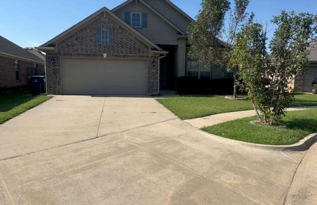 Charming three bed two bath in South OKC photos photos