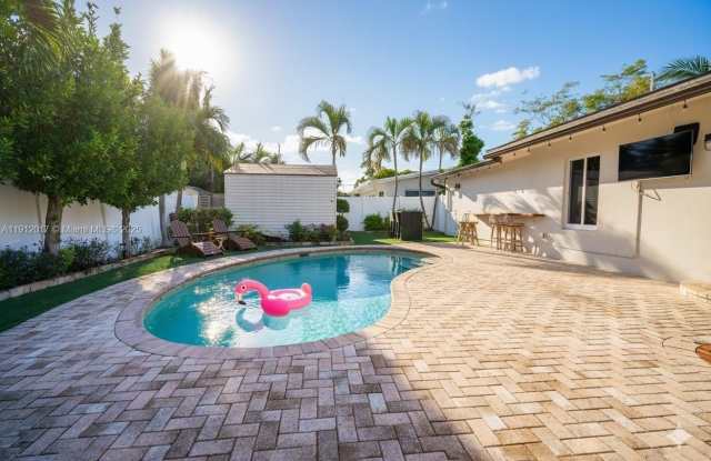 1311 NE 26th Ter photos photos