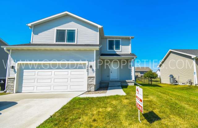 4 Bed 2.5 Bath Single Family Home Fully Fenced Back Yard in Adel. Gallery 1