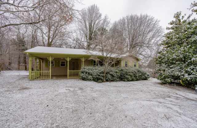 Adorable 3BR home on 1.65 Acre Park-Like Setting in East Fay! photos photos