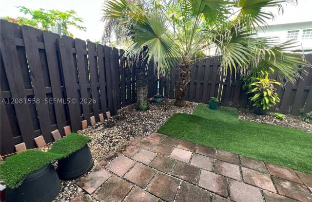 1854 SW 81st Ter Gallery 4