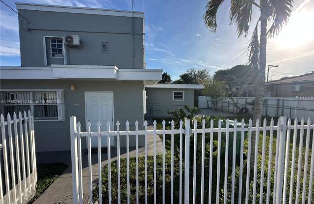 2430 NW 26th St photos photos