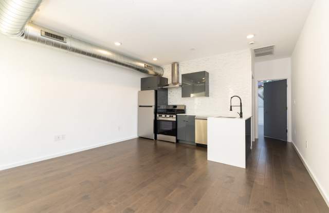 620 Diamond Street - 2 photos photos