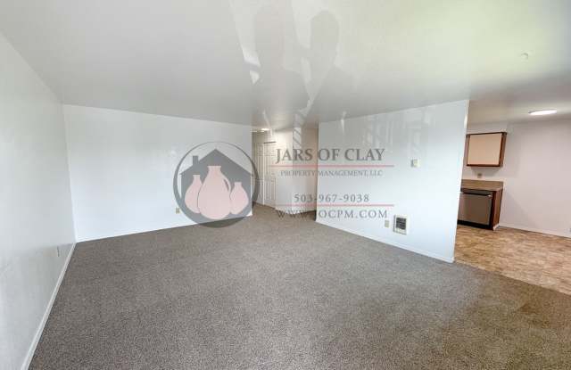 ½ OFF FIRST MONTH! | Cozy 2BR Upstairs Residence in Keizer Gallery 2