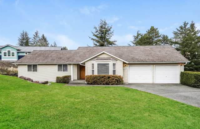 Charming 3 Bed / 2.5 Bath Rambler near Microsoft $3,795/month - 4149 West Lake Sammamish Parkway Northeast, Redmond, WA 98052