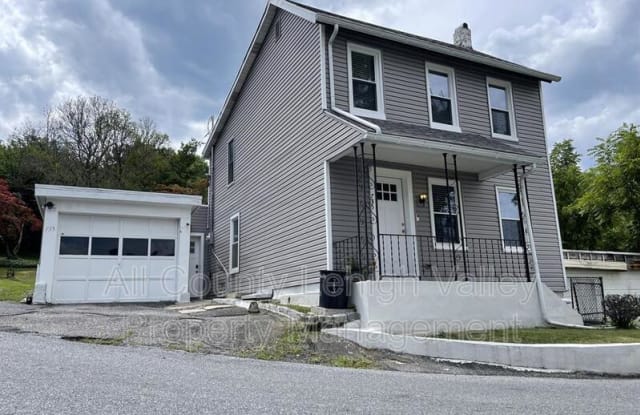 735 Hillside Ave - 735 Hillside Avenue, Bethlehem, PA 18015
