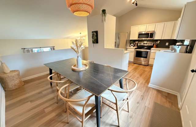 Millard Omaha Home Fully furnished Just needs you! Gallery 3