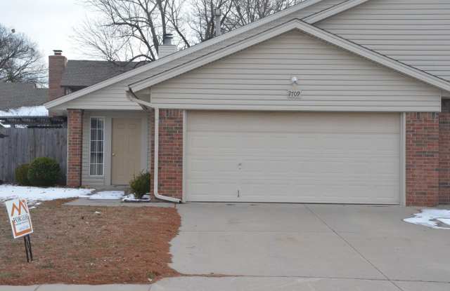 Lots of Room  Great Location photos photos