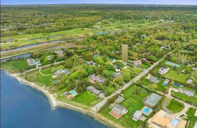 36 Thornehedge - 36 Thorn Hedge Road, Bellport, NY 11713