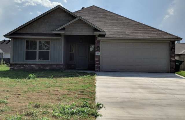 Check out this home in Russellville, AR - 926 South Quincy Cove, Russellville, AR 72802