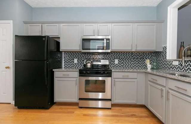 Room in 3 Bedroom Home at Austin Park Cir Gallery 4