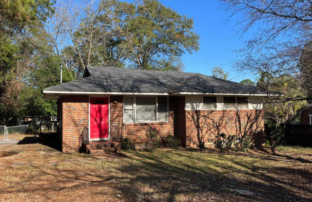 Move In Ready!! Cozy Brick Home, in North Columbus. Located off of Airport Thruway!! HAPP Accepted. - 2919 West Britt David Road, Columbus, GA 31909