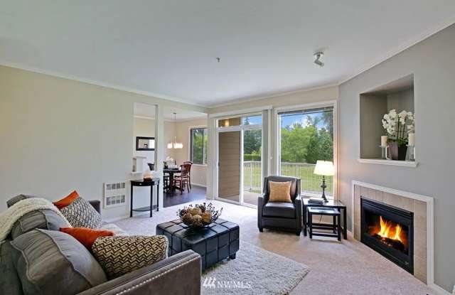 Beautifully Updated End Unit with Scenic Views | Private Garage | Pool, Hot Tub & Fitness Center Gallery 1