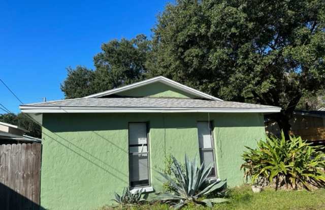 2BD/1BA Duplex in High Point Sub, Clearwater - 15616 Avalon Avenue, South Highpoint, FL 33760