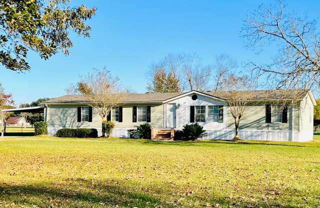 Large 4 Bedroom Home on 3 Acres in Carencro photos photos