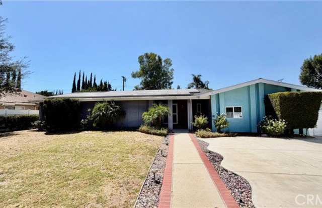 7843 Woodlake Avenue photos photos