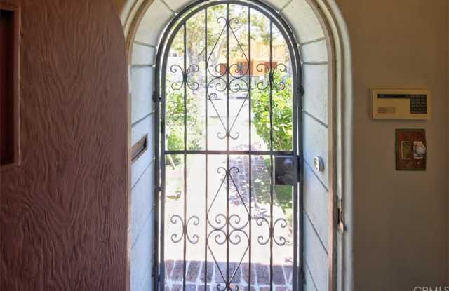 273 S Maple Drive Gallery 4