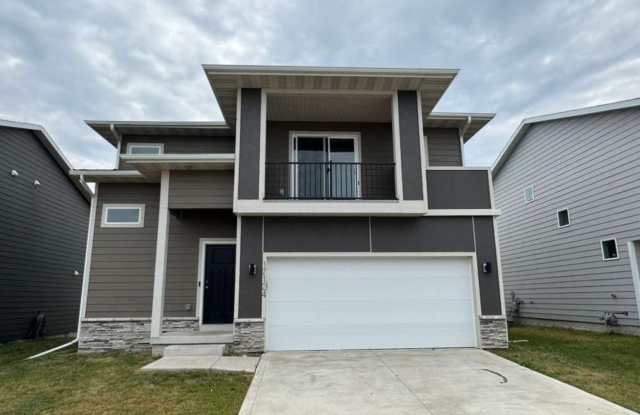 Charming 4‑Bedroom Home in Prime Radiant Point / Urbandale Area photos photos