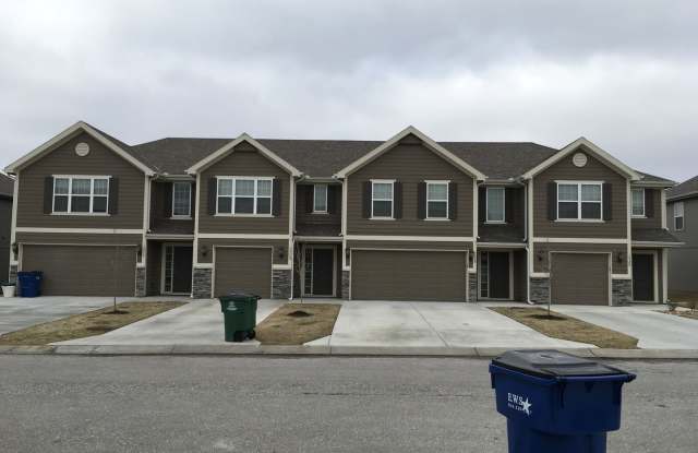 Newer 3 Bed Townhome in Grain Valley photos photos