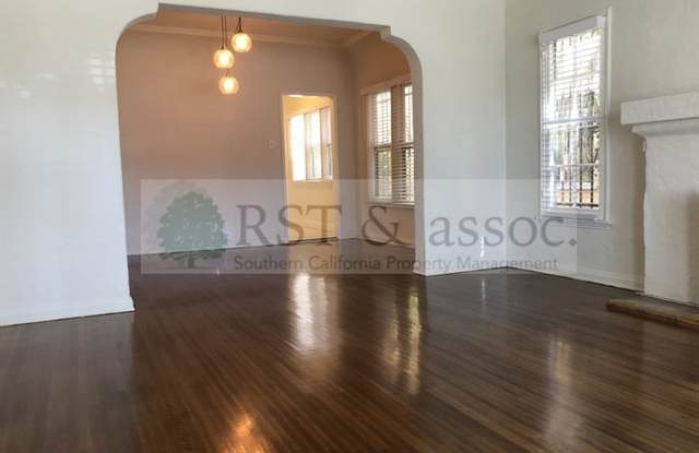 6107 Alcott Street Gallery 2