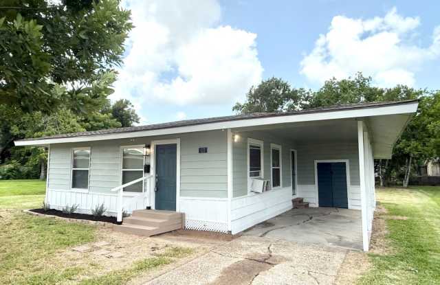 Adorable 2/1 Cottage near Downtown Lake Jackson photos photos