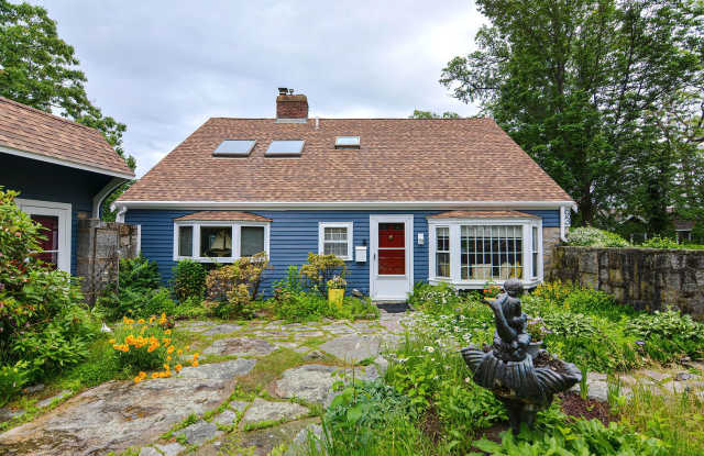 WINTER RENTAL: Granite Pier Gallery 3