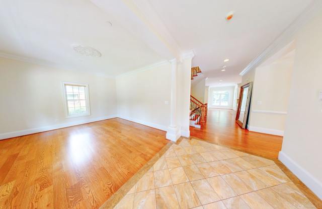 Beautiful in Bethesda! 6Bed/5.5Bath - Custom Built SF Gallery 3