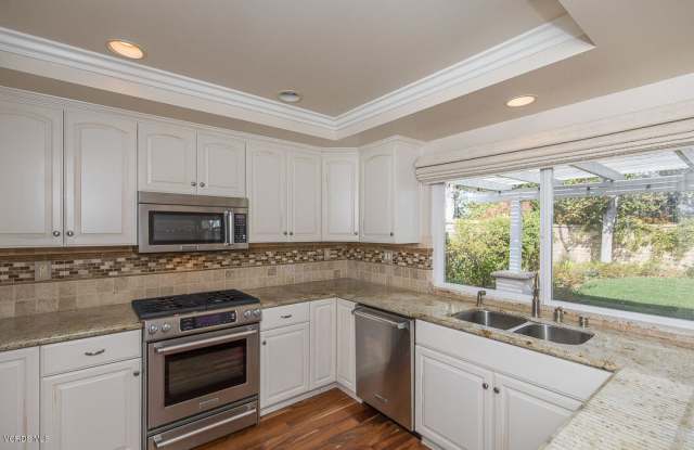 2275 Shadow Spring Place Gallery 4