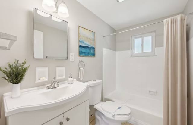 885 North Meadows CourtC Gallery 4