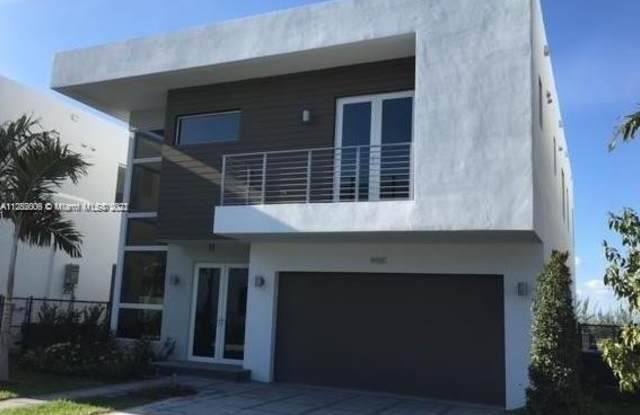 9881 NW 75TH TERRACE - 9881 Northwest 75th Terrace, Doral, FL 33178