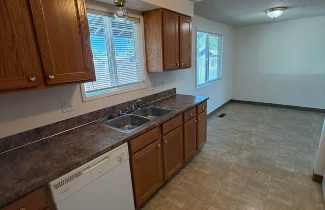 2523 Pine Ln SE Gallery 4