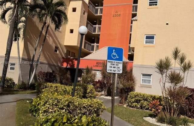 8205 Lake Dr - 8205 Lake Drive, Doral, FL 33166