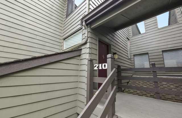 On-the-Water Living Experience: 2BR/2BA Condo with Modern Amenities in Bellevue photos photos