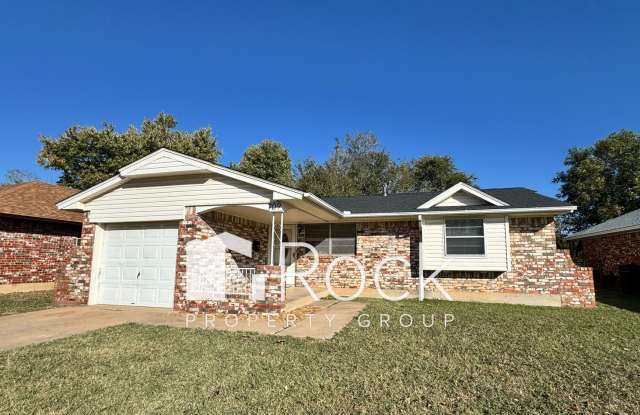 3Bed/1Bath Home in Moore with Covered Front and Back Patios - 709 Northwest 15th Street, Moore, OK 73160 3Bed/1Bath Home in Moore with Covered Front and Back Patios - 709 Northwest 15th Street, Moore, OK 73160