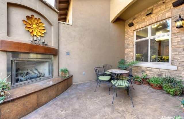Executive Condo Rental Gallery 3