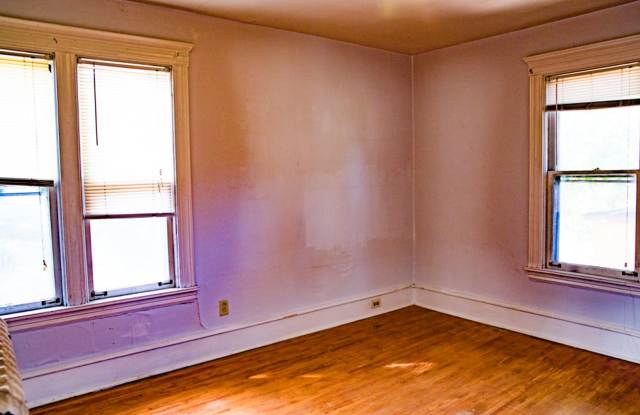 5 Bed 2 Bath Como House Available September 2026 photos photos