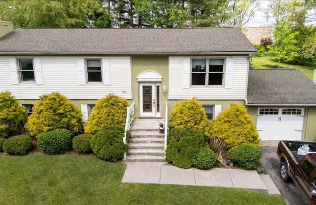 Spacious Home with Amazing Fenced Yard in Blacksburg photos photos