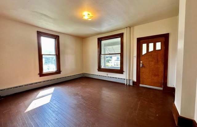 814 Central Avenue Gallery 4