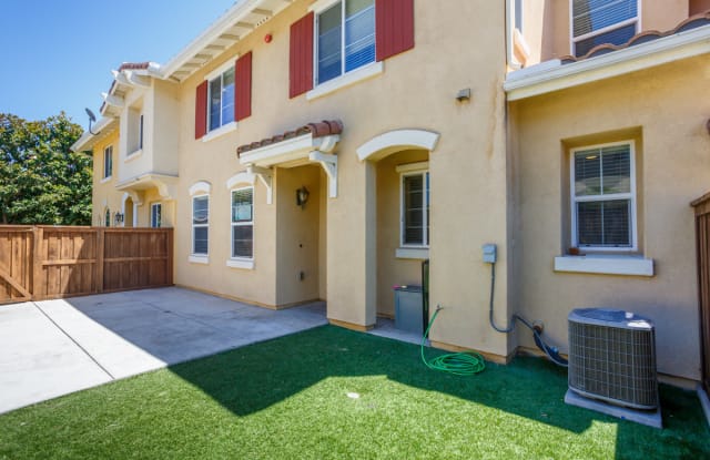 1328 Isabella Way - 1 - 1328 Isabella Way, Vista, CA 92084